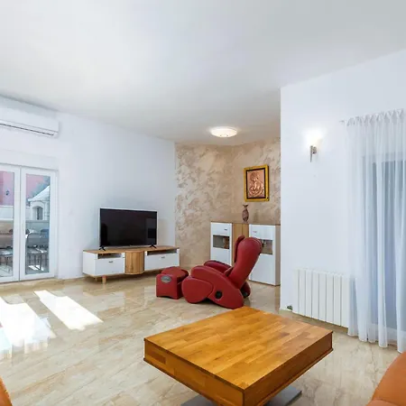 4 Bedroom Awesome In Vodnjan