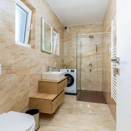 4 Bedroom Awesome In Vodnjan Сasa de vacaciones Mednjan