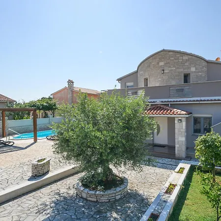 4 Bedroom Awesome In Vodnjan * Mednjan