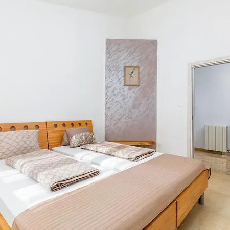 Holiday home 4 Bedroom Awesome In Vodnjan Mednjan