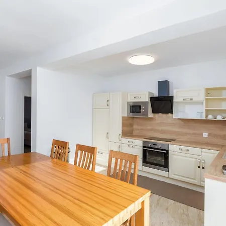 4 Bedroom Awesome In Vodnjan Mednjan