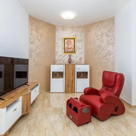 Holiday home 4 Bedroom Awesome In Vodnjan Mednjan