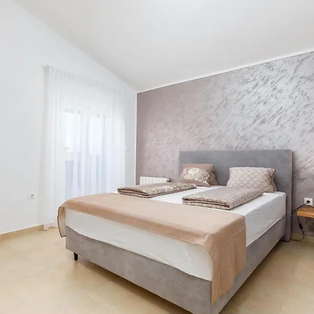 4 Bedroom Awesome In Vodnjan Mednjan