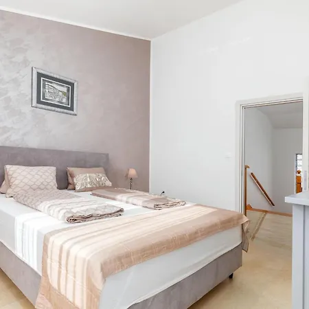 4 Bedroom Awesome In Vodnjan Holiday home Mednjan