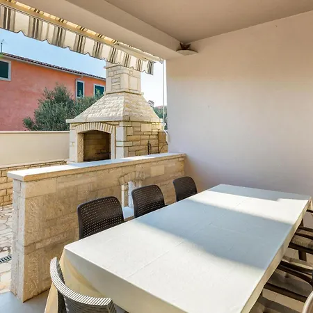 4 Bedroom Awesome In Vodnjan Holiday home