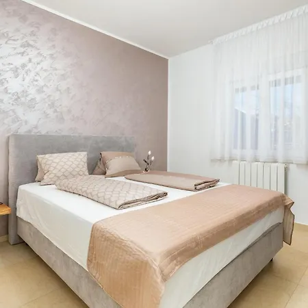 4 Bedroom Awesome In Vodnjan Holiday home Mednjan
