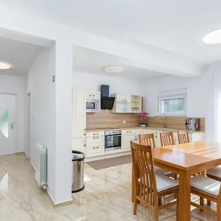4 Bedroom Awesome In Vodnjan