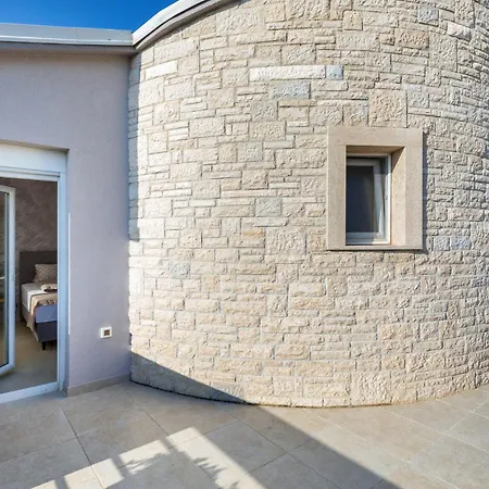 Holiday home 4 Bedroom Awesome In Vodnjan *