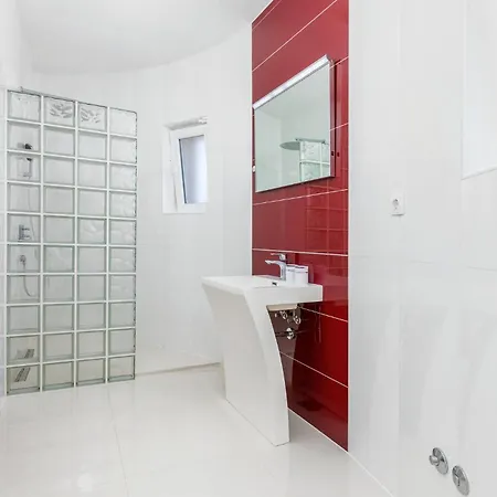 Holiday home 4 Bedroom Awesome In Vodnjan *