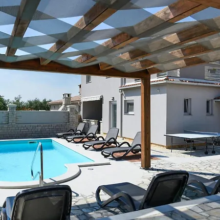 Holiday home 4 Bedroom Awesome In Vodnjan Mednjan
