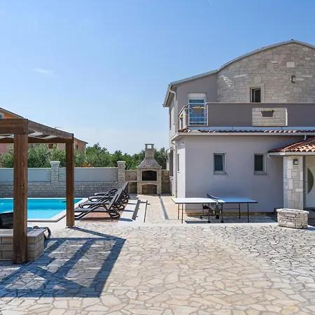 4 Bedroom Awesome In Vodnjan * Mednjan