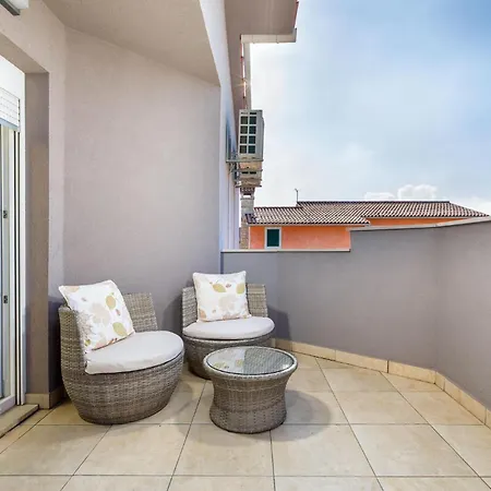 4 Bedroom Awesome In Vodnjan Mednjan