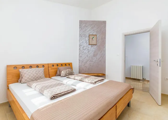 بيت للعطل 4 Bedroom Awesome In فودنيان