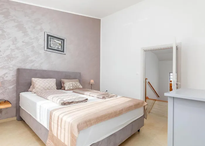 4 Bedroom Awesome In بيت للعطل فودنيان