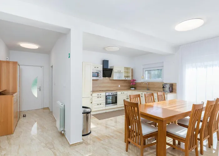4 Bedroom Awesome In