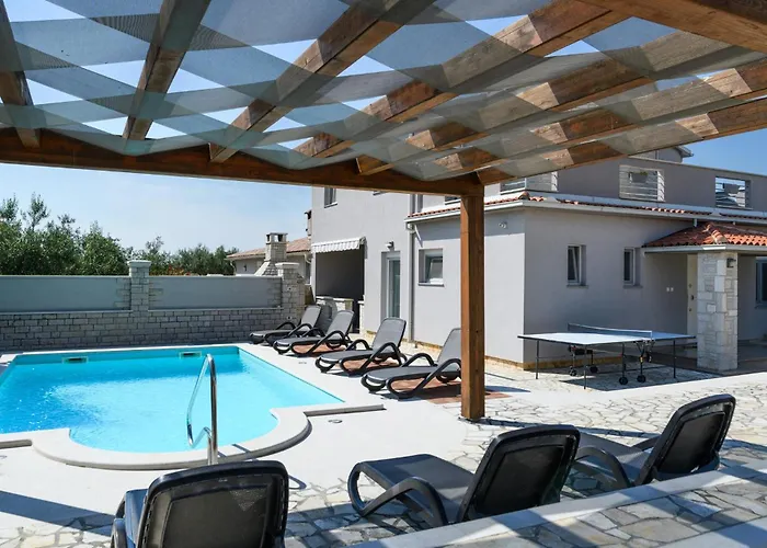 بيت للعطل 4 Bedroom Awesome In فودنيان